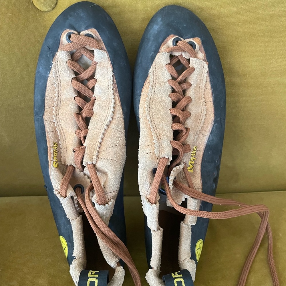 La Sportiva Mythos climbing shoes, size EU 40, US mens 7.5 US womens 9